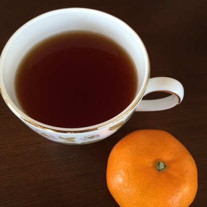 ほんのり甘く柑橘の香りが爽やかな紅茶で、とっても美味しかったです(o^^o)素敵なレシピ、ありがとうございました♪